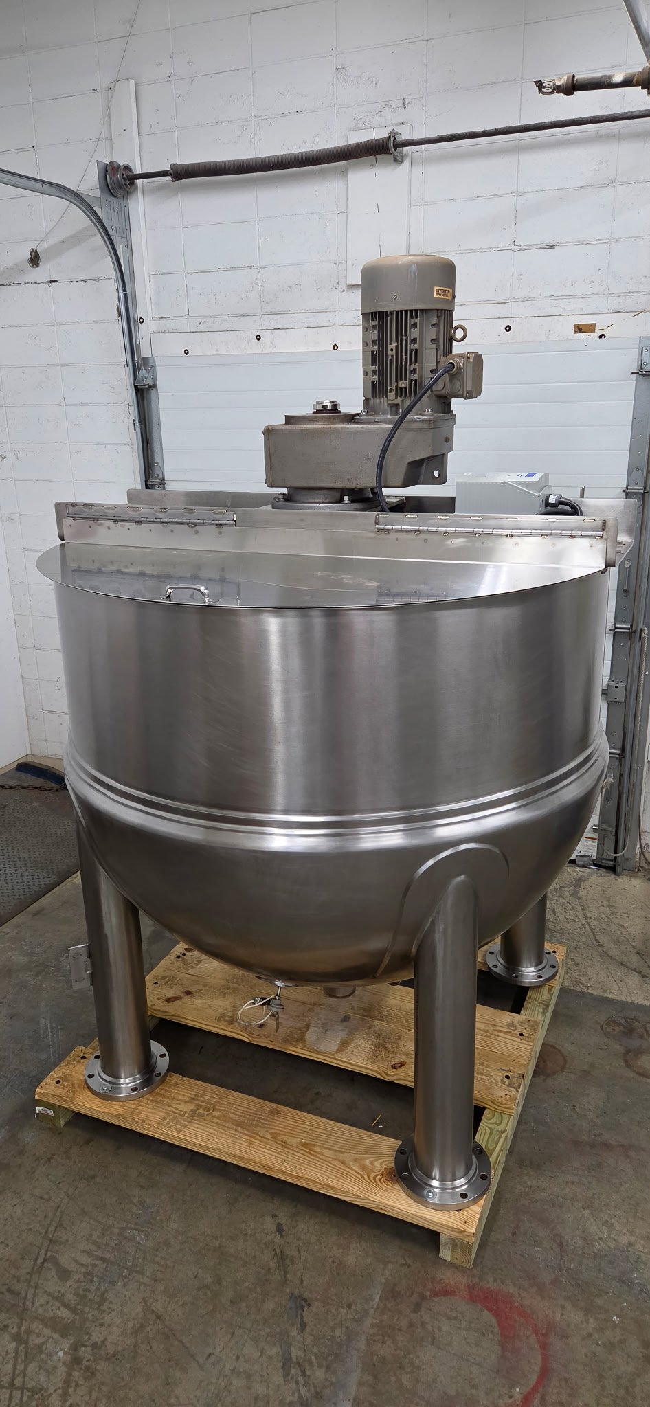Stainless steel mixing vessel